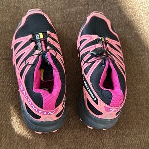 Salomon Women's Black and Pink Athletic Shoes
